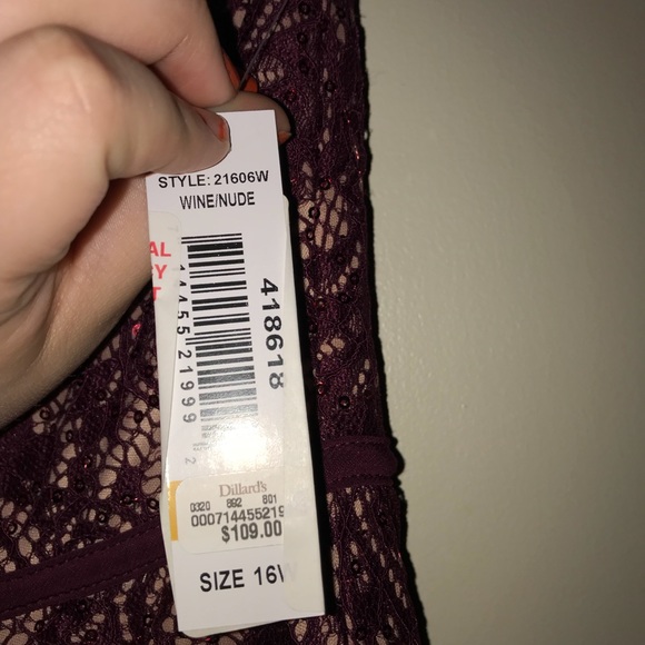 SIZE 16W BURGUNDY DRESS( MAYBE FOR PROM) - Picture 3 of 5